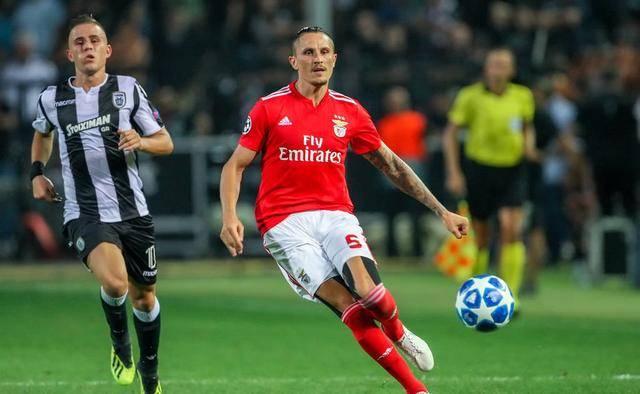 在加洞赛中 在加洞赛中