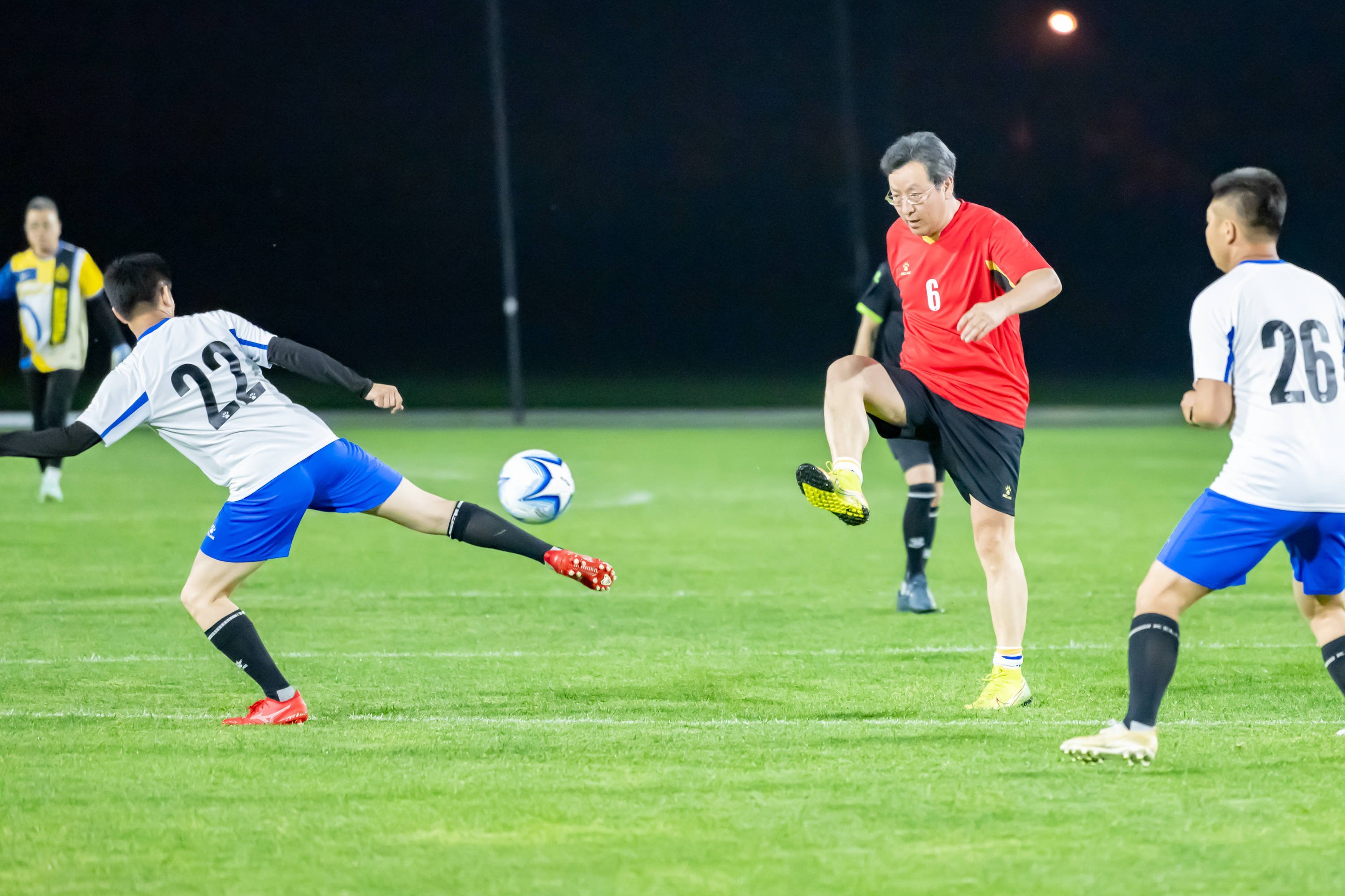 在的社会冲 在的社会冲